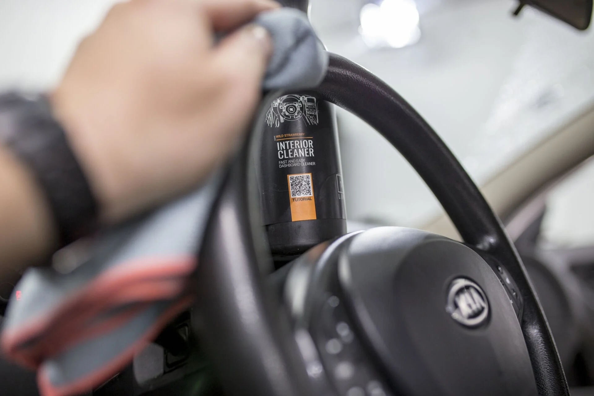 ADBL İNTERİOR CLEANER ARAÇ İÇ PLASTİK TEMİZLEYİCİ 1 LİTRE